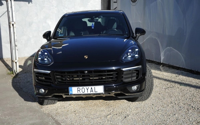 Porsche Cayenne cena 199000 przebieg: 70000, rok produkcji 2017 z Józefów małe 529